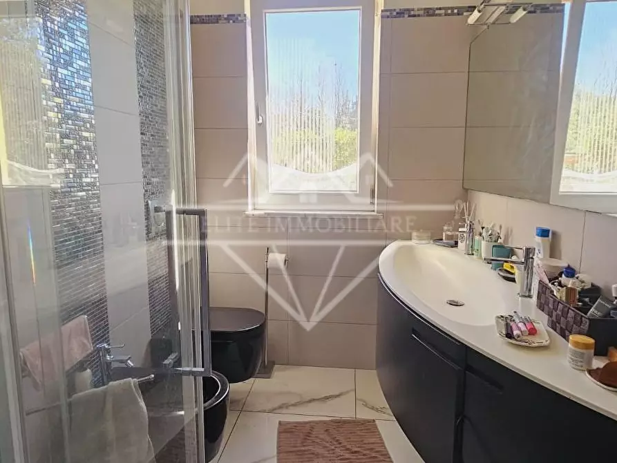 Immagine 36 di Villa in vendita  a Castelnuovo Magra