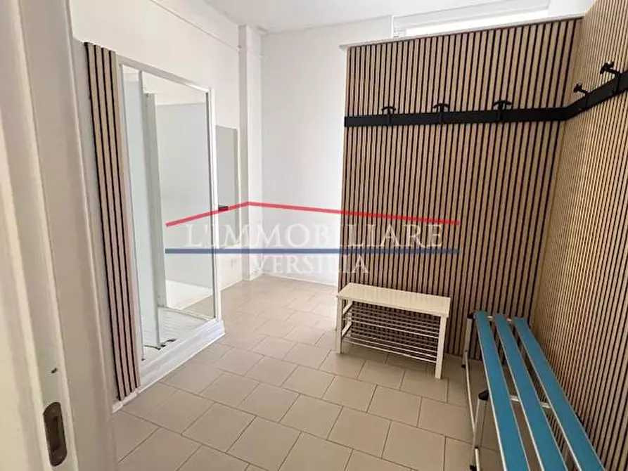 Immagine 10 di Locale commerciale in vendita  a Massa