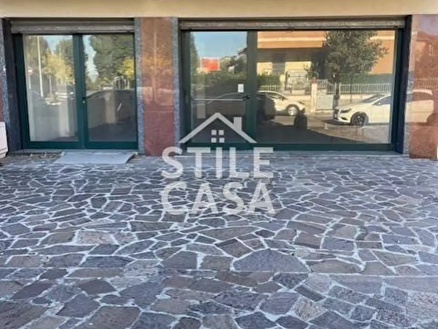 Immagine 1 di Locale commerciale in affitto  a Altopascio