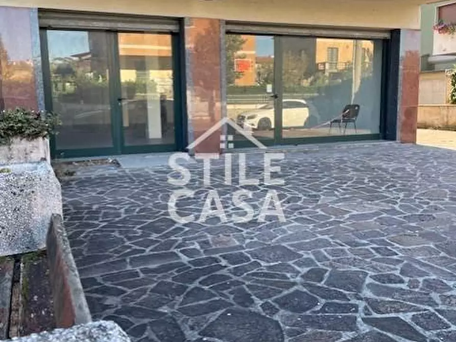 Immagine 2 di Locale commerciale in affitto  a Altopascio