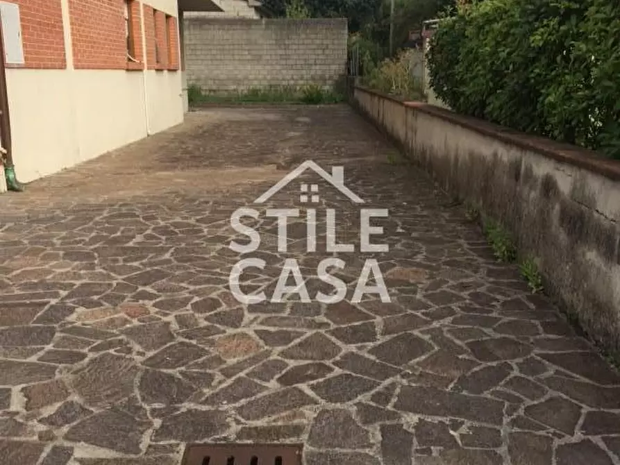 Immagine 3 di Locale commerciale in affitto  a Altopascio