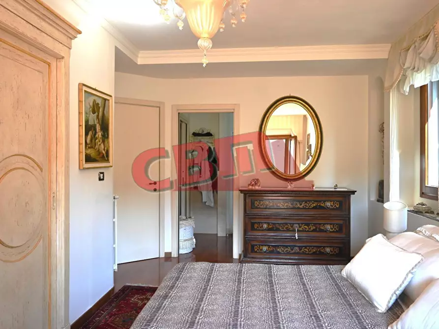 Immagine 22 di Villa in vendita  a Livorno