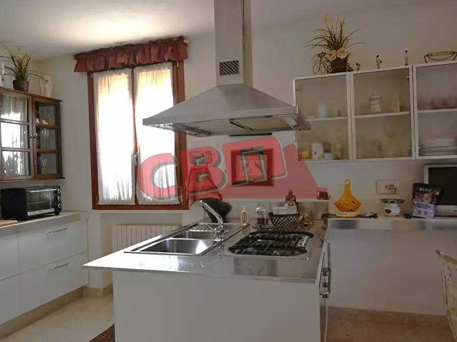 Immagine 13 di Villa in vendita  a Livorno