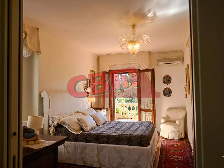 Immagine 20 di Villa in vendita  a Livorno