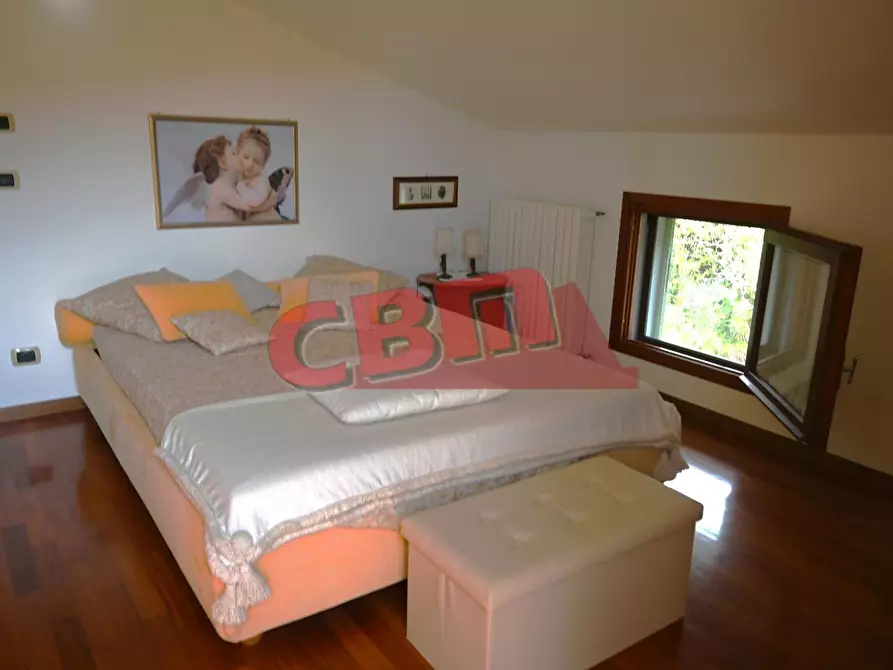 Immagine 28 di Villa in vendita  a Livorno