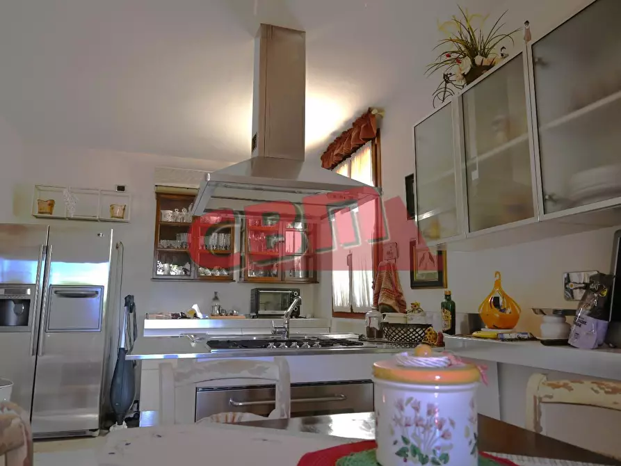 Immagine 14 di Villa in vendita  a Livorno