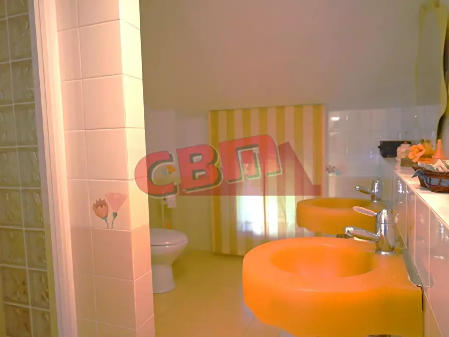 Immagine 32 di Villa in vendita  a Livorno