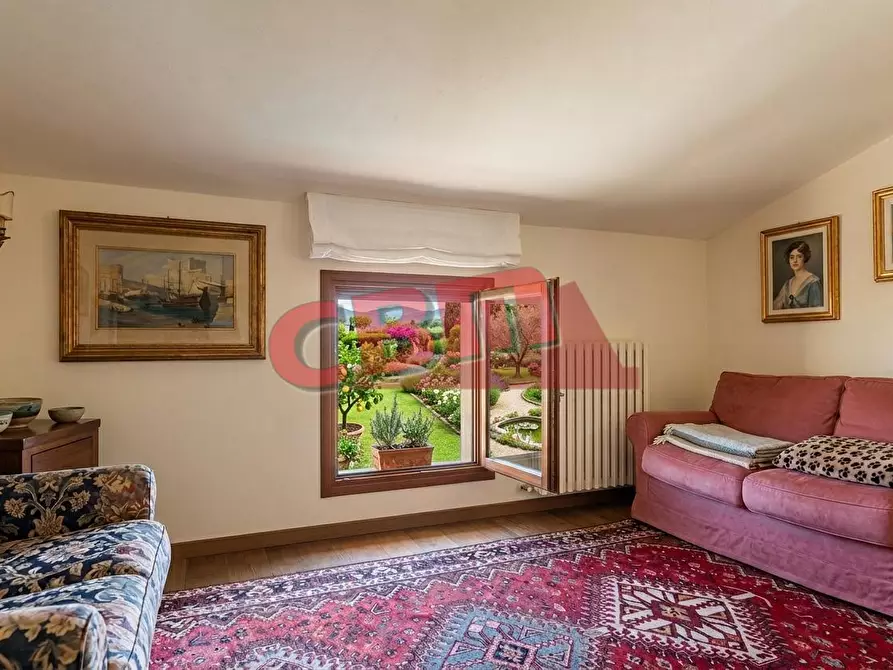 Immagine 34 di Villa in vendita  a Livorno