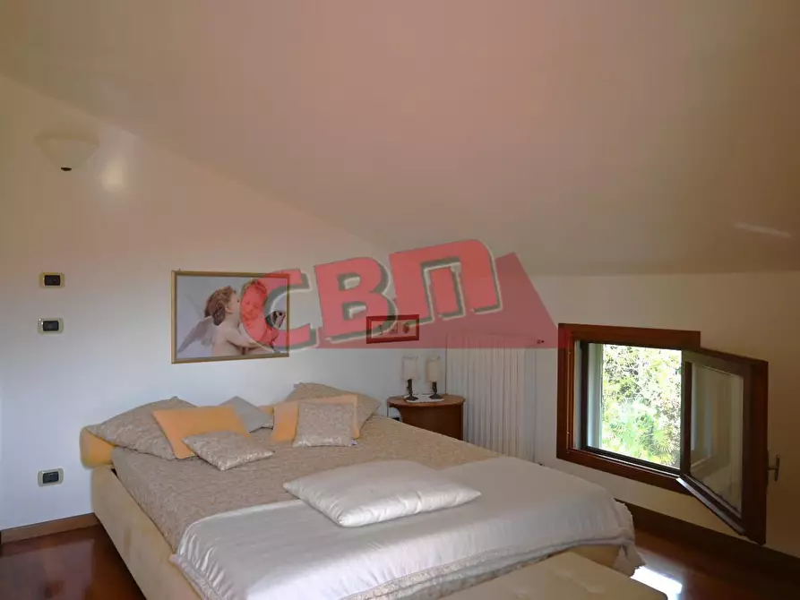 Immagine 29 di Villa in vendita  a Livorno