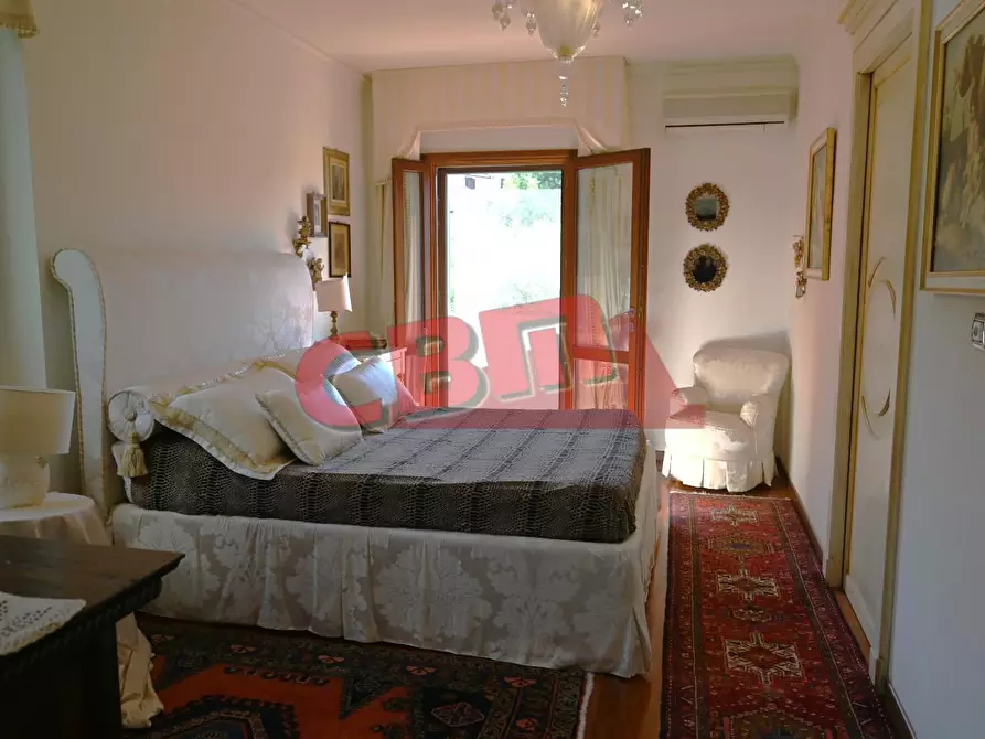 Immagine 20 di Villa in vendita  a Livorno