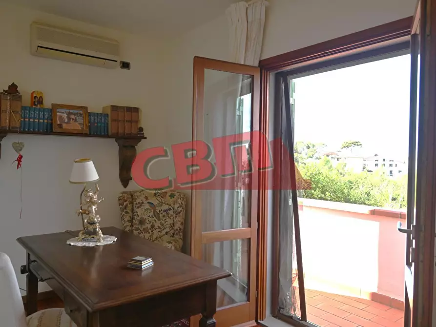 Immagine 25 di Villa in vendita  a Livorno