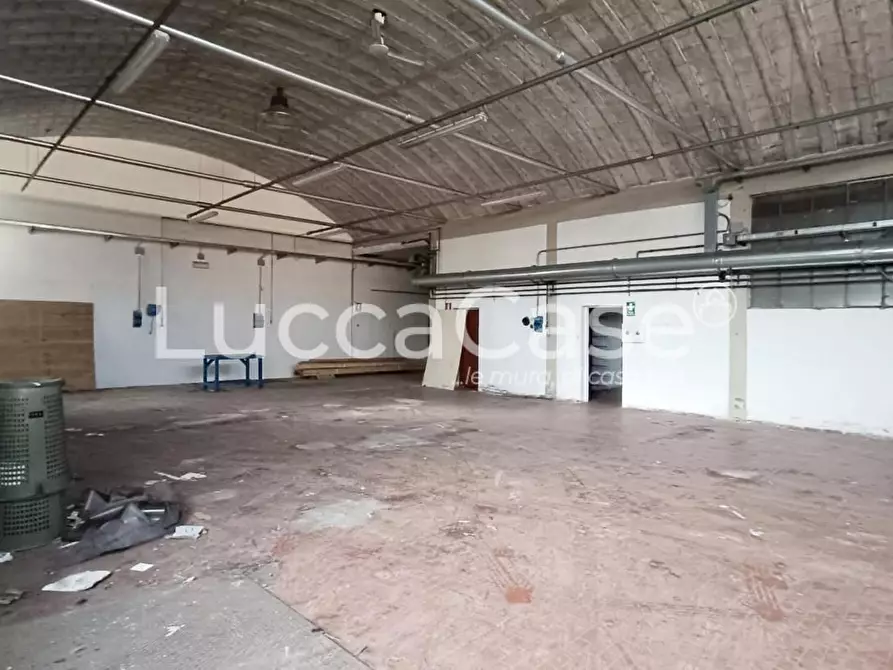 Immagine 1 di Attività artigianale in affitto  a Capannori