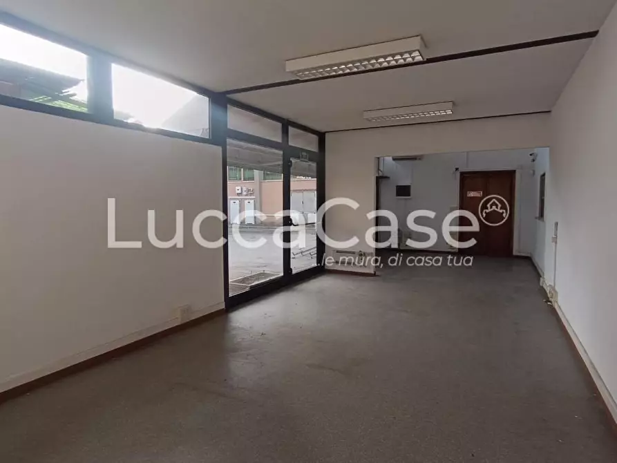 Immagine 13 di Attività artigianale in affitto  a Capannori