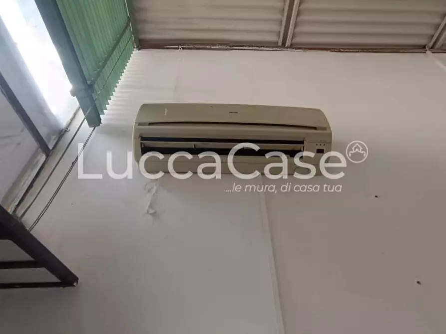 Immagine 15 di Attività artigianale in affitto  a Capannori