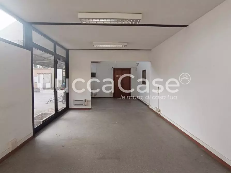 Immagine 11 di Attività artigianale in affitto  a Capannori