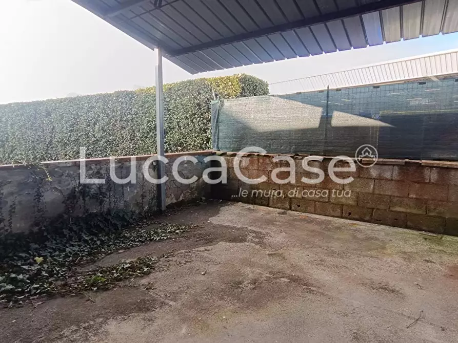 Immagine 17 di Attività artigianale in affitto  a Capannori