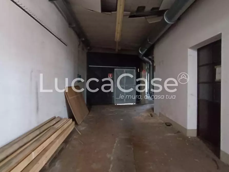 Immagine 8 di Attività artigianale in affitto  a Capannori