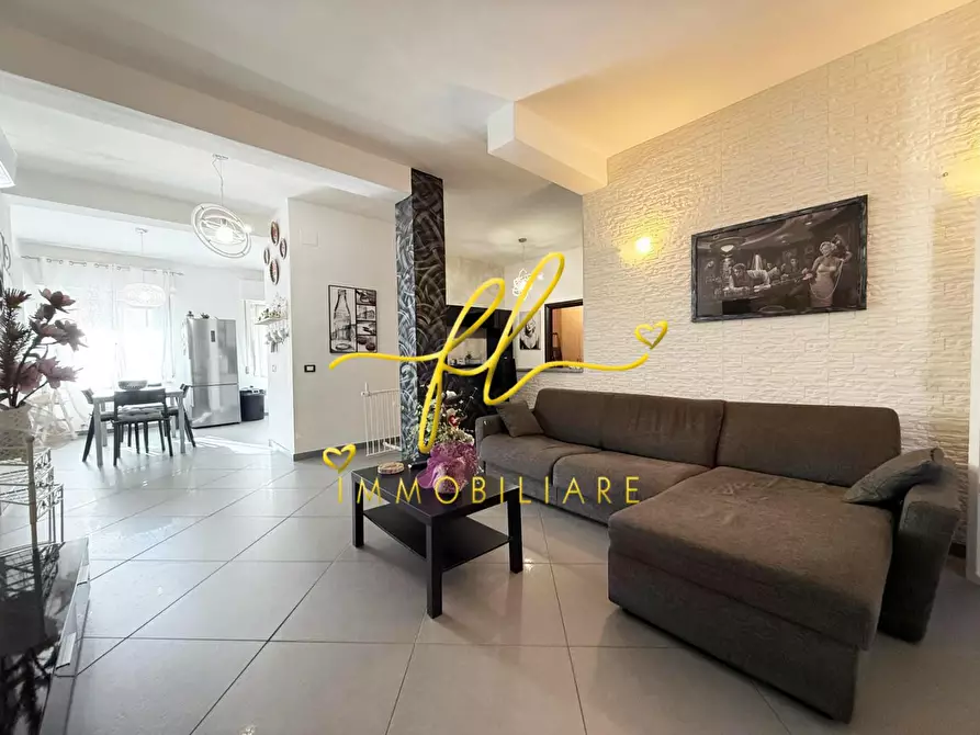 Immagine 1 di Appartamento in vendita  a Cecina