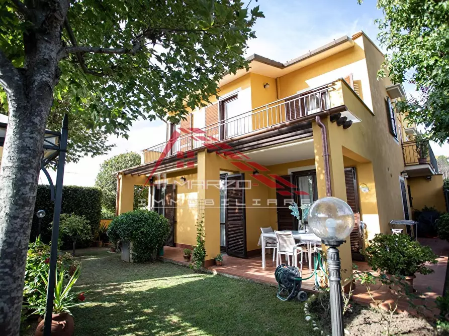 Immagine 1 di Casa bifamiliare in vendita  a San Giuliano Terme