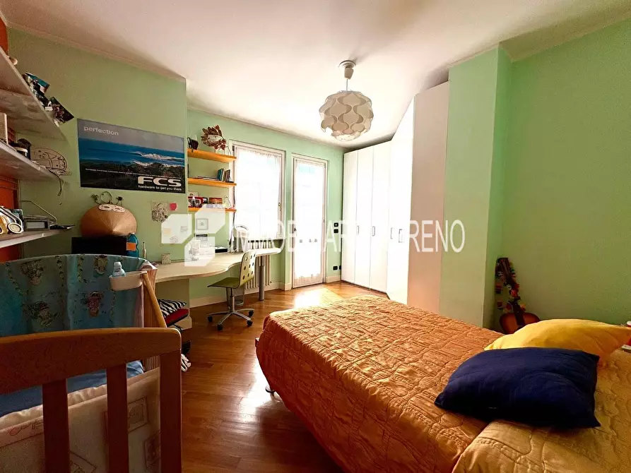 Immagine 13 di Villa in vendita  a Massa