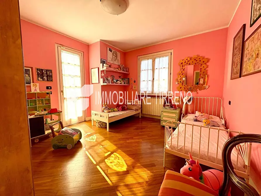 Immagine 11 di Villa in vendita  a Massa