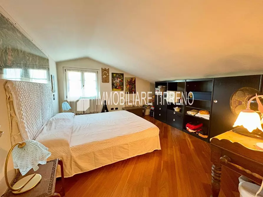 Immagine 15 di Villa in vendita  a Massa