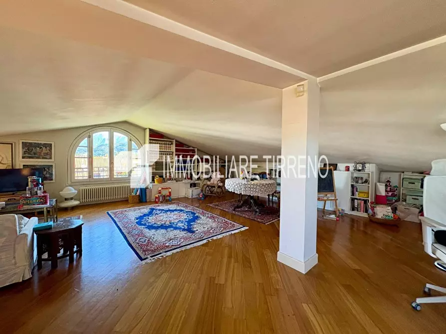 Immagine 16 di Villa in vendita  a Massa