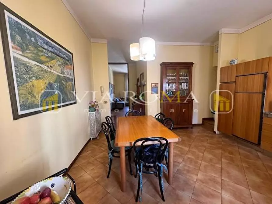 Immagine 11 di Appartamento in vendita  a Lucca