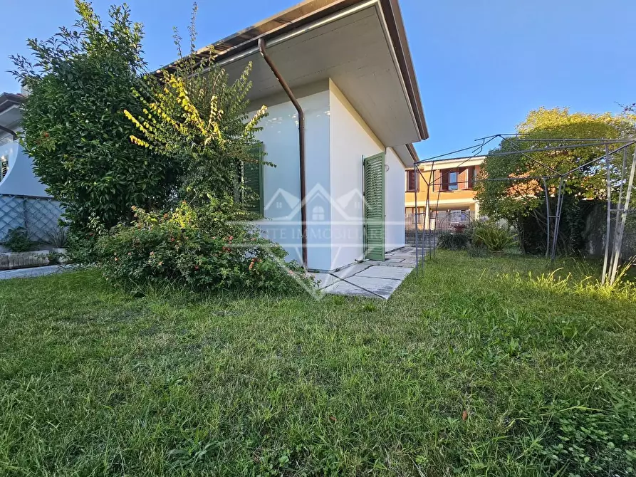 Immagine 5 di Casa indipendente in vendita  a Carrara