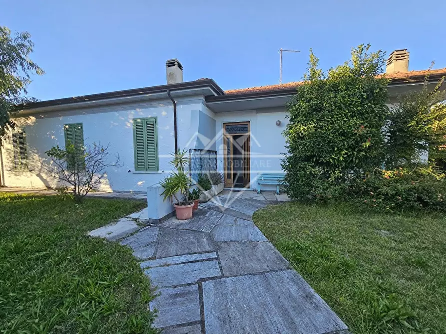 Immagine 3 di Casa indipendente in vendita  a Carrara