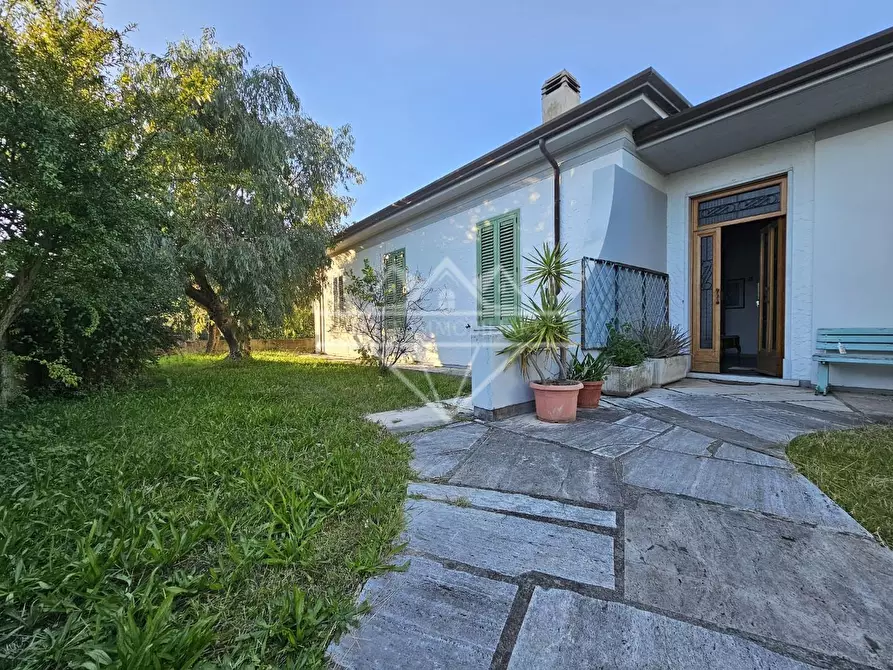 Immagine 4 di Casa indipendente in vendita  a Carrara