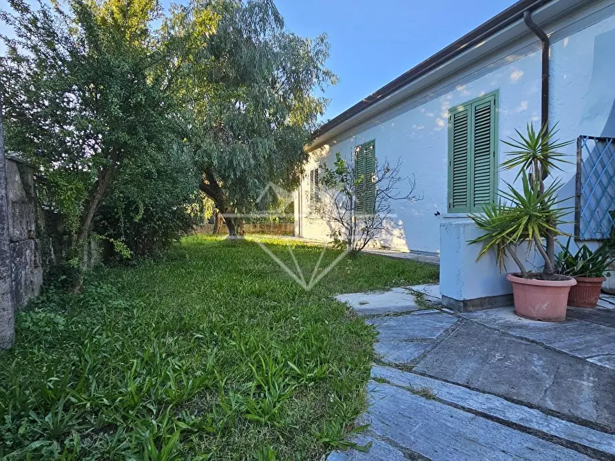 Immagine 16 di Casa indipendente in vendita  a Carrara