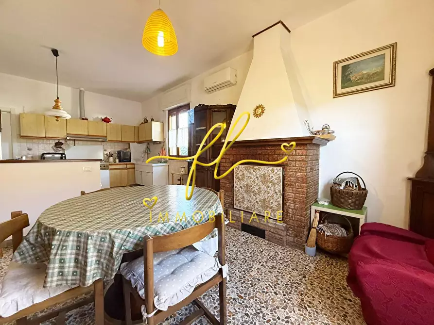 Immagine 9 di Villa in vendita  a Cecina