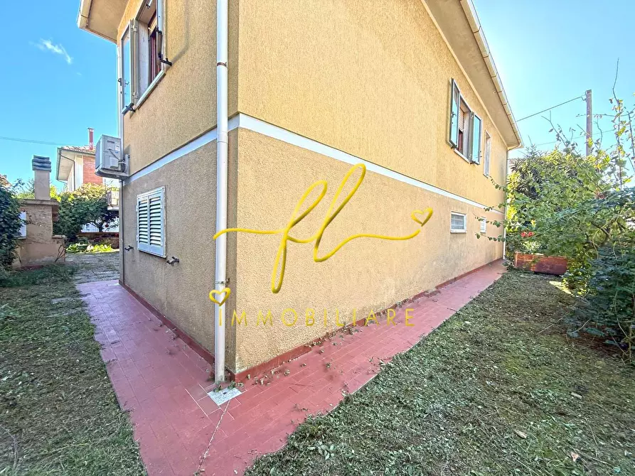 Immagine 35 di Villa in vendita  a Cecina