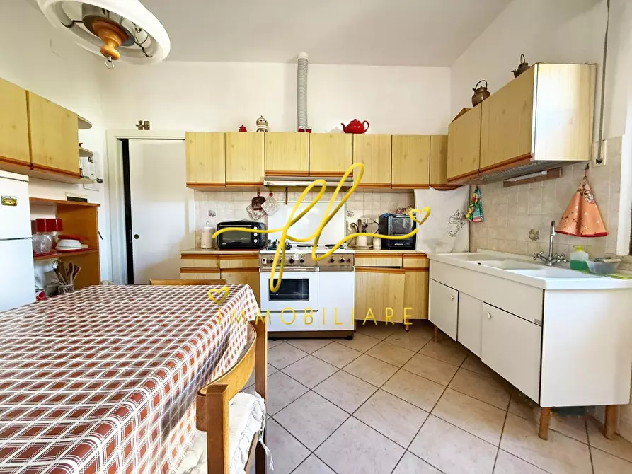 Immagine 11 di Villa in vendita  a Cecina