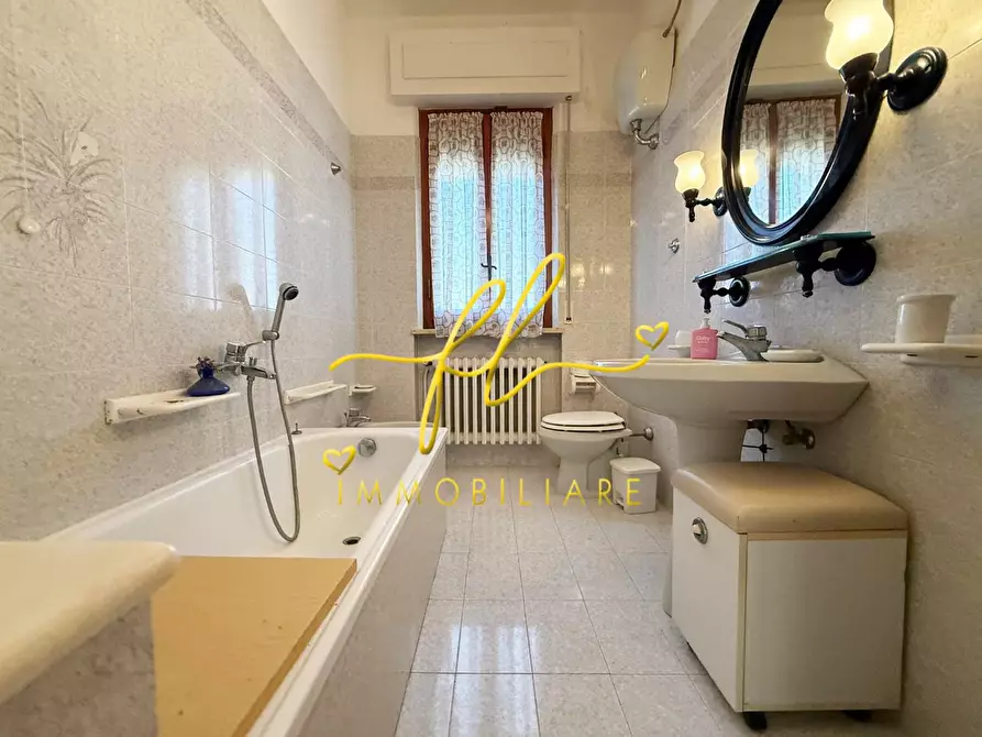 Immagine 21 di Villa in vendita  a Cecina