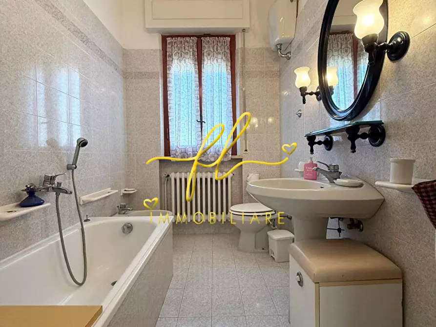 Immagine 22 di Villa in vendita  a Cecina