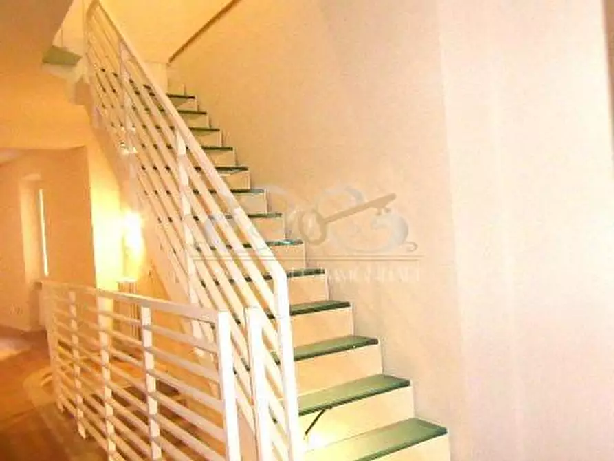 Immagine 7 di Appartamento in vendita  a Lucca