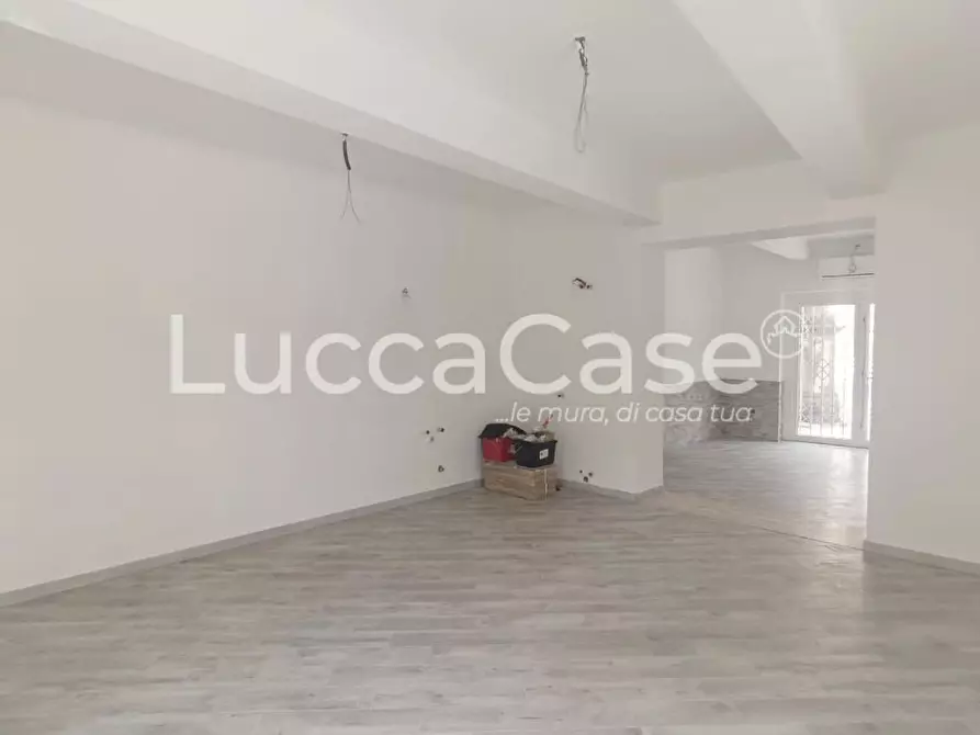 Immagine 6 di Locale commerciale in vendita  a Massarosa