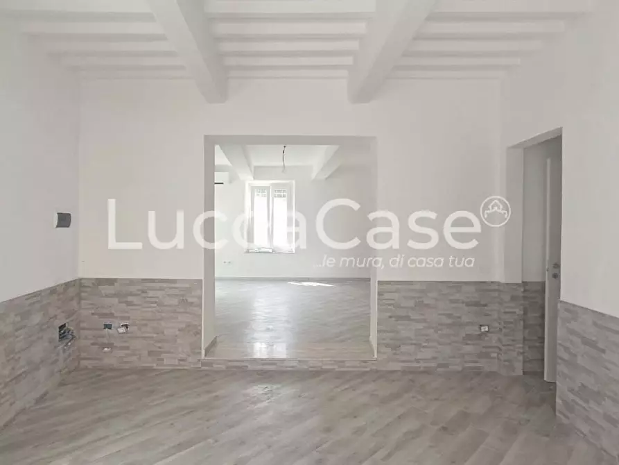 Immagine 4 di Locale commerciale in vendita  a Massarosa