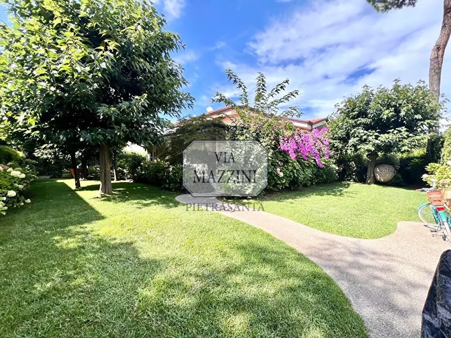 Immagine 2 di Casa bifamiliare in vendita  a Forte Dei Marmi