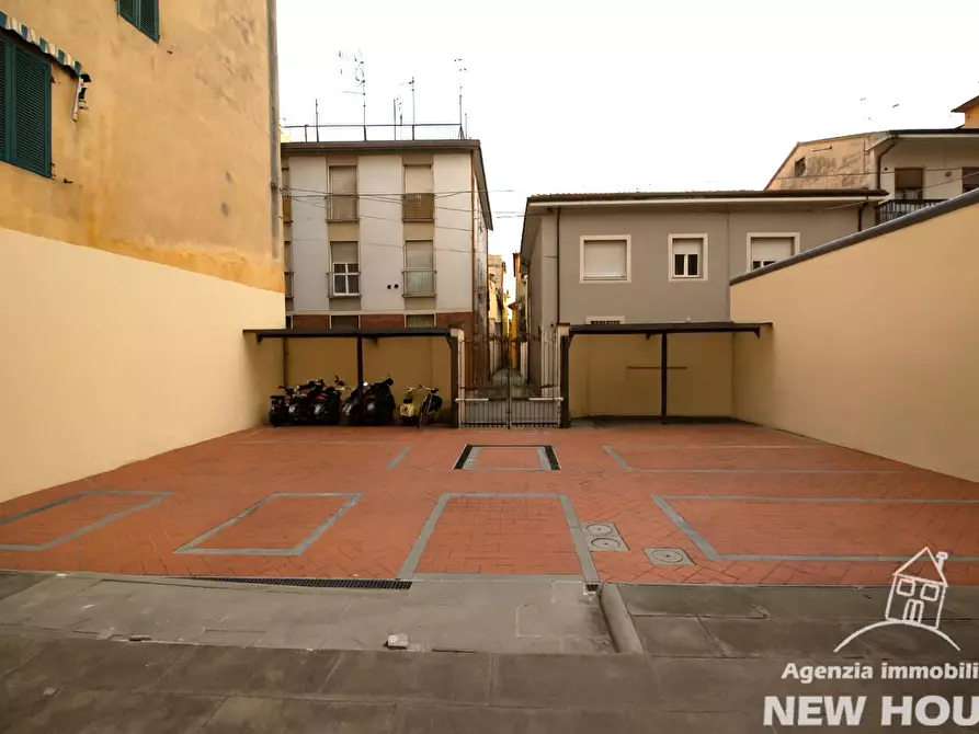 Immagine 11 di Appartamento in vendita  a Pisa