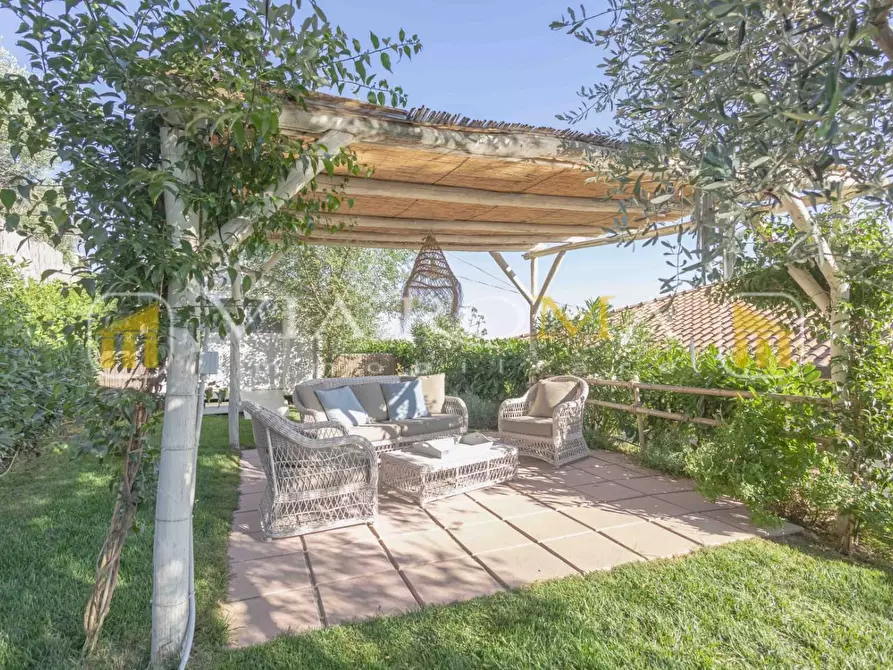 Immagine 8 di Villa in vendita  a Camaiore