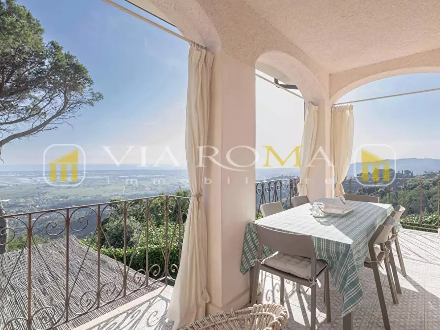 Immagine 21 di Villa in vendita  a Camaiore