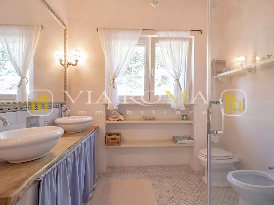 Immagine 33 di Villa in vendita  a Camaiore