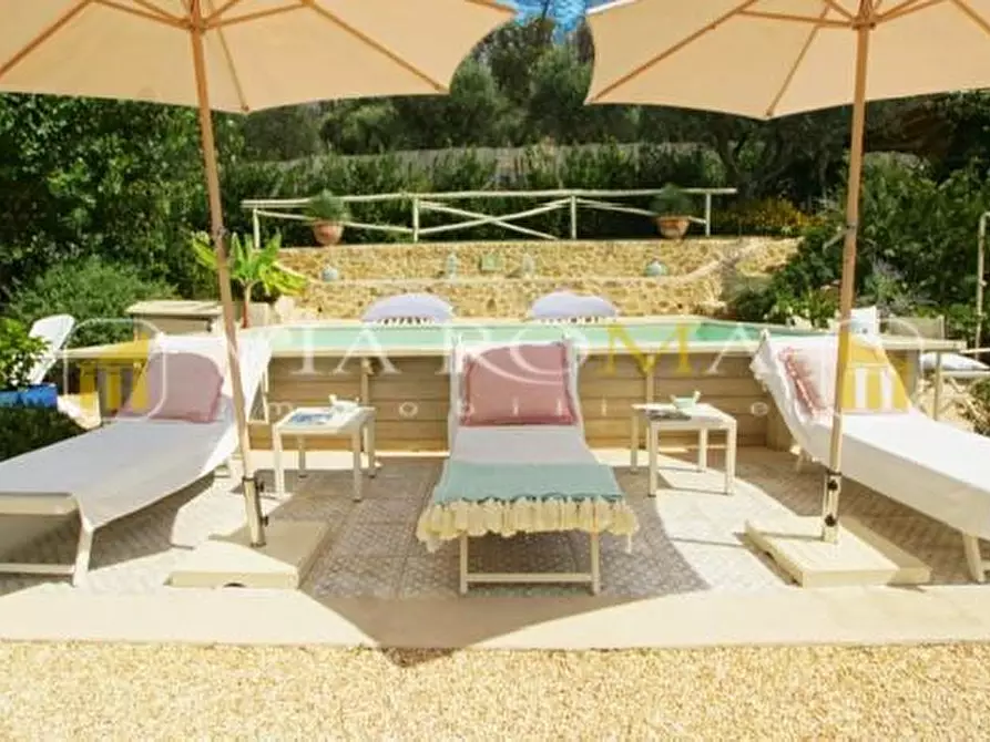 Immagine 39 di Villa in vendita  a Camaiore