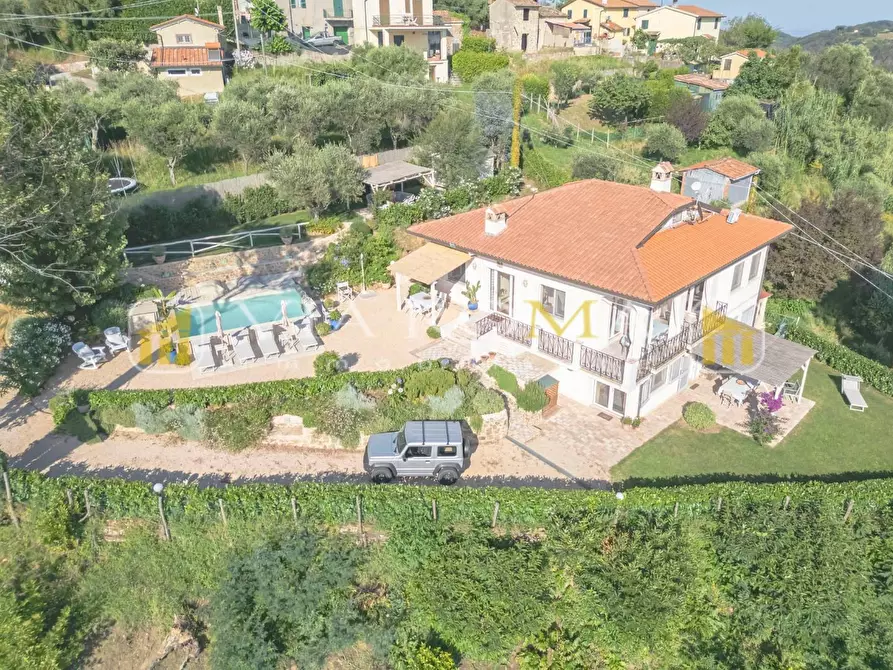 Immagine 17 di Villa in vendita  a Camaiore