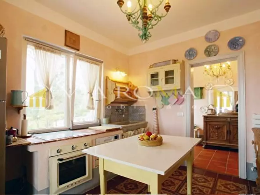 Immagine 42 di Villa in vendita  a Camaiore