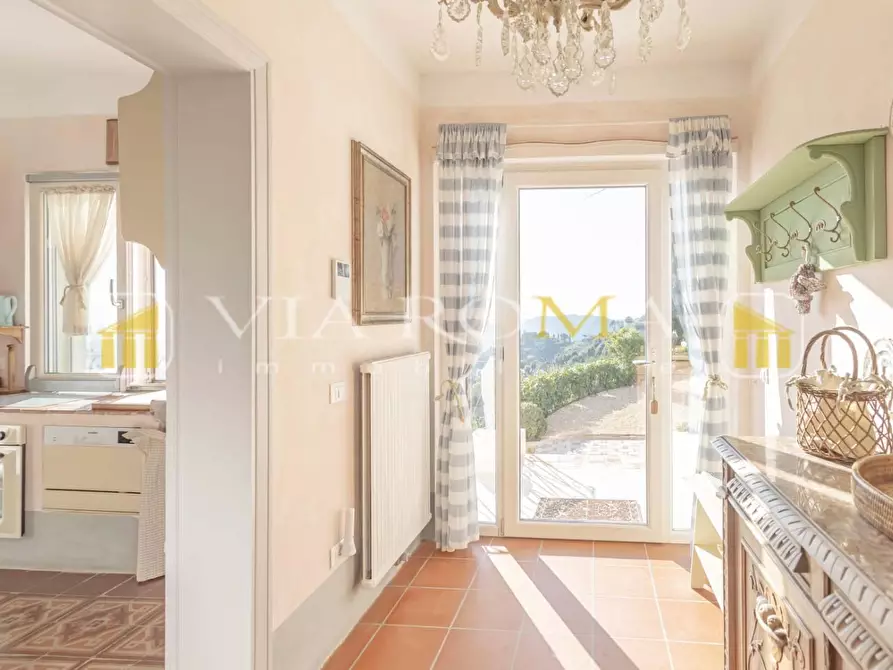 Immagine 12 di Villa in vendita  a Camaiore