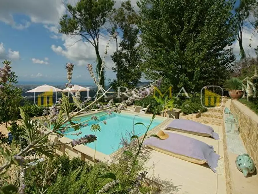 Immagine 38 di Villa in vendita  a Camaiore
